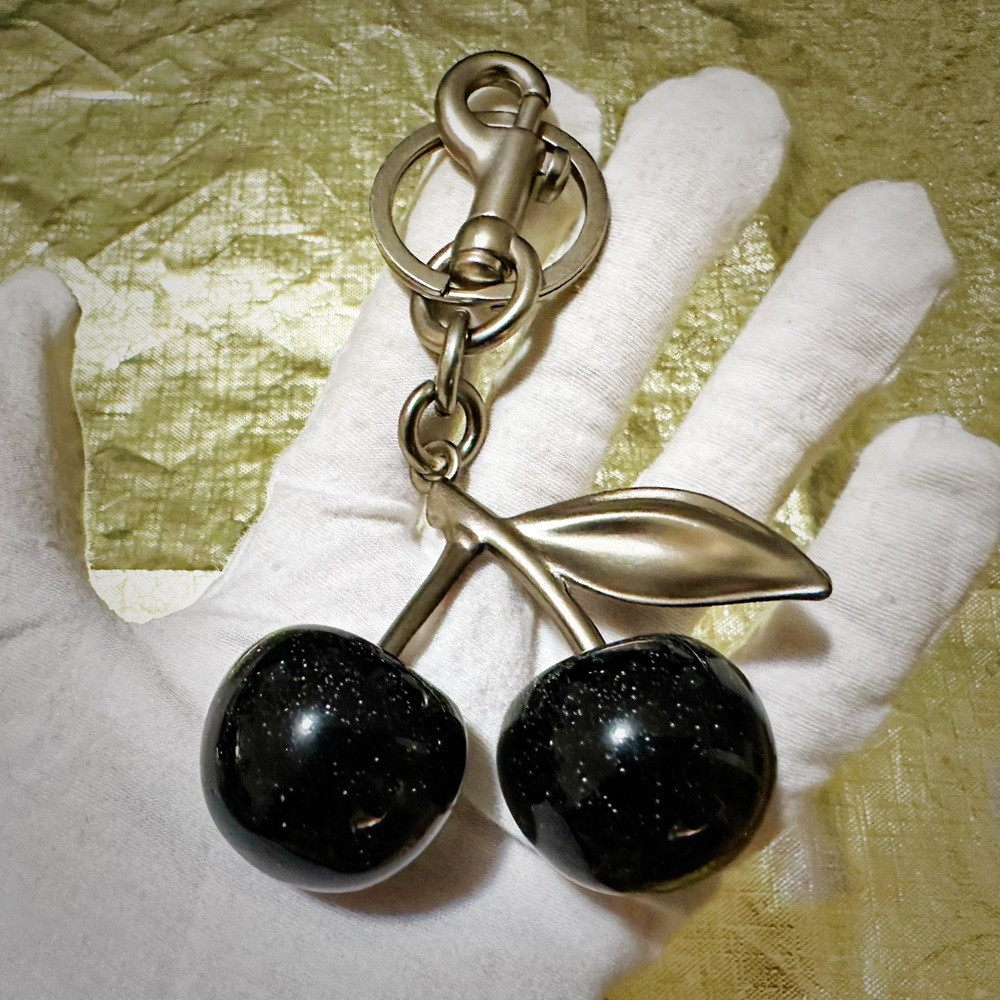 Black Cherry keychain Pendant with silver color - Picture 3 of 8